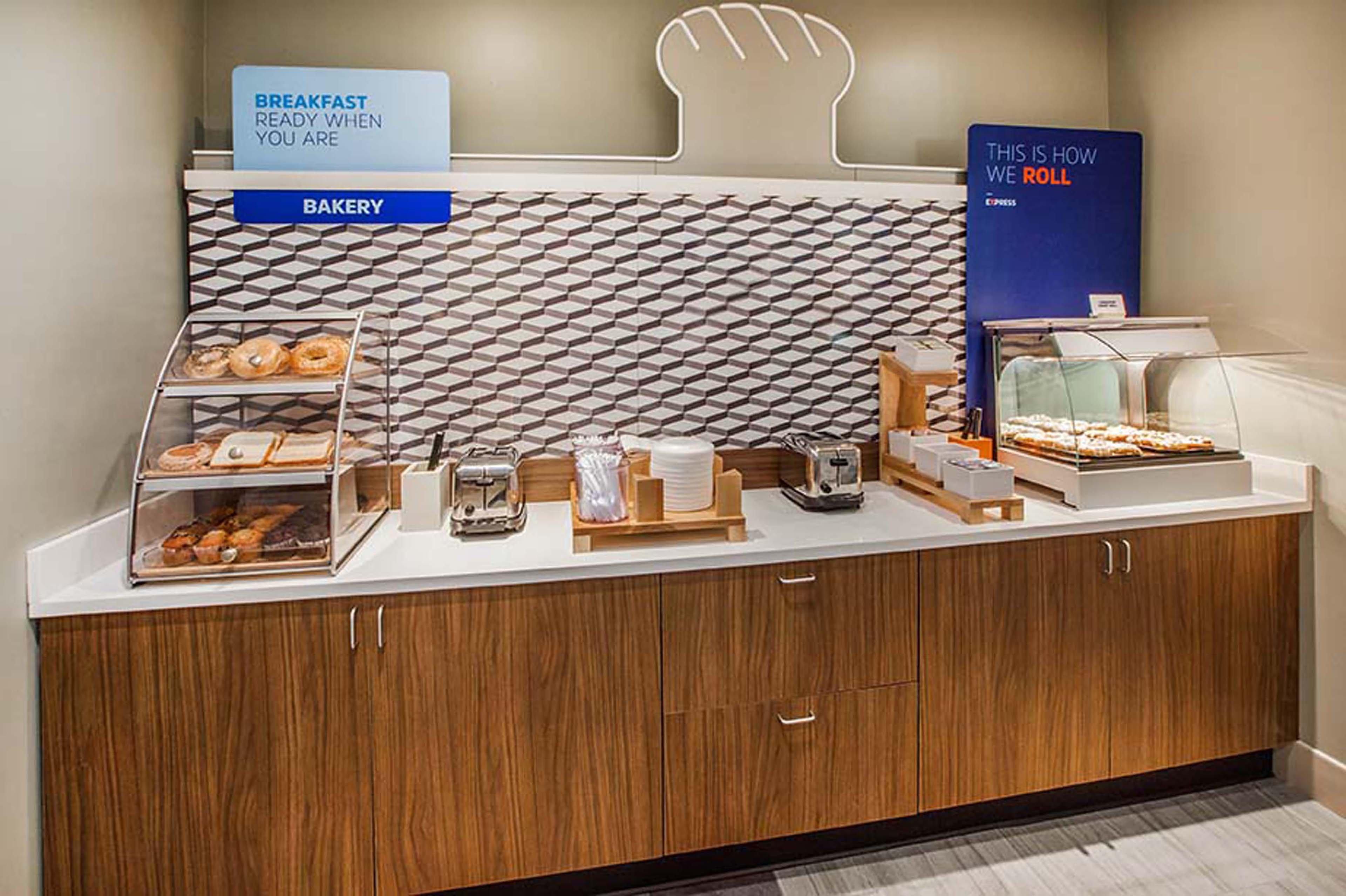 Holiday Inn Express & Suites Wilmington-University Center By Ihg Esterno foto