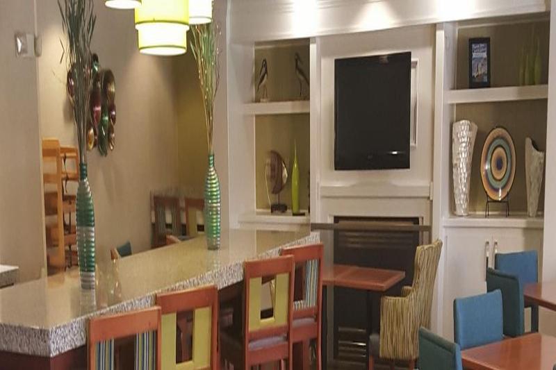 Holiday Inn Express & Suites Wilmington-University Center By Ihg Esterno foto